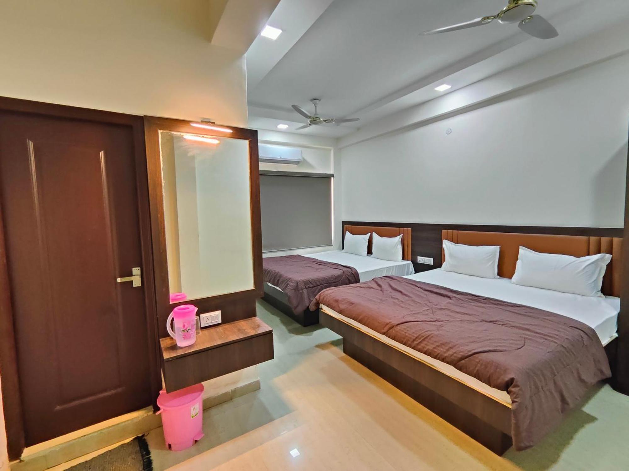 Hotel Heritage Palace Bhuj Bagian luar foto