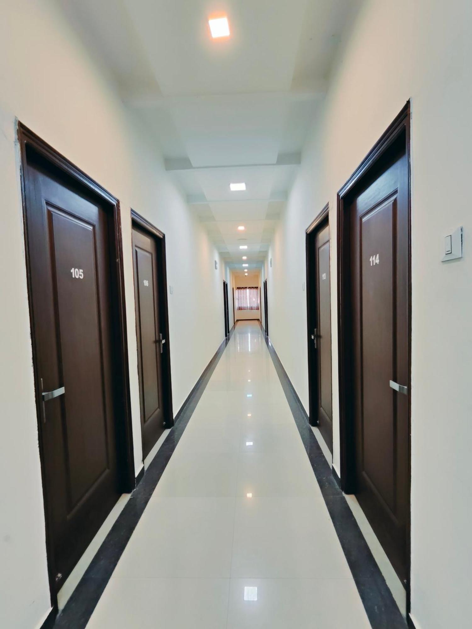 Hotel Heritage Palace Bhuj Bagian luar foto