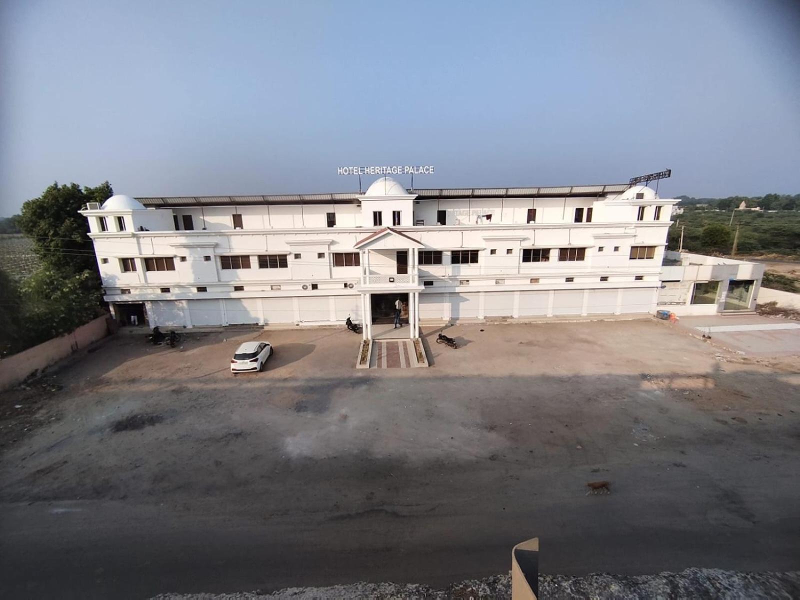 Hotel Heritage Palace Bhuj Bagian luar foto