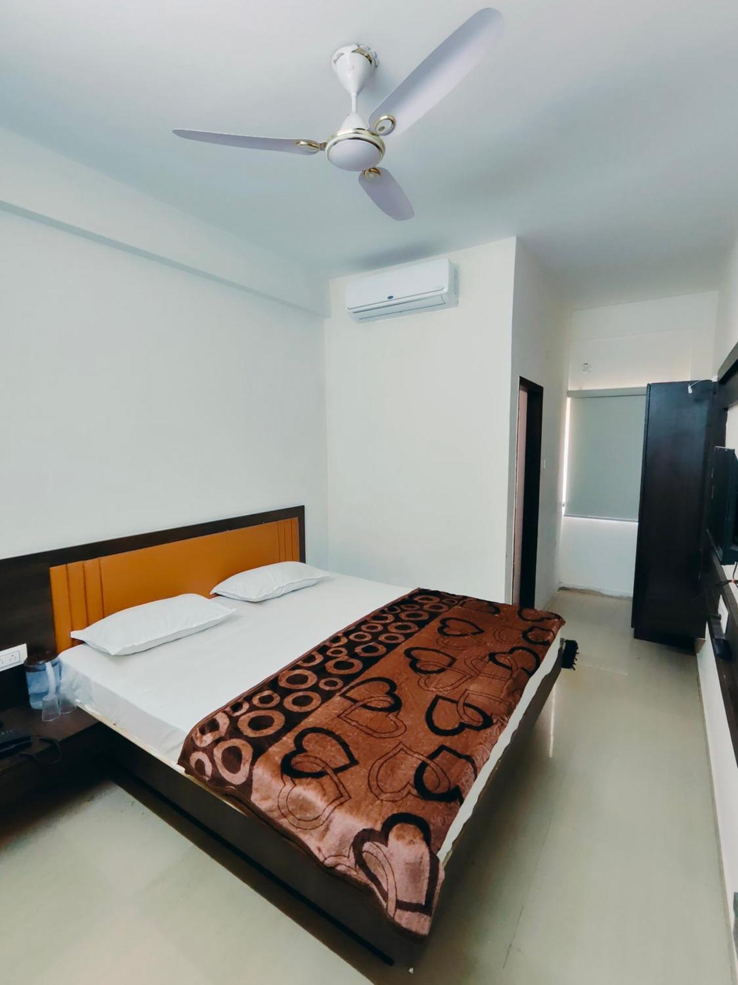 Hotel Heritage Palace Bhuj Bagian luar foto