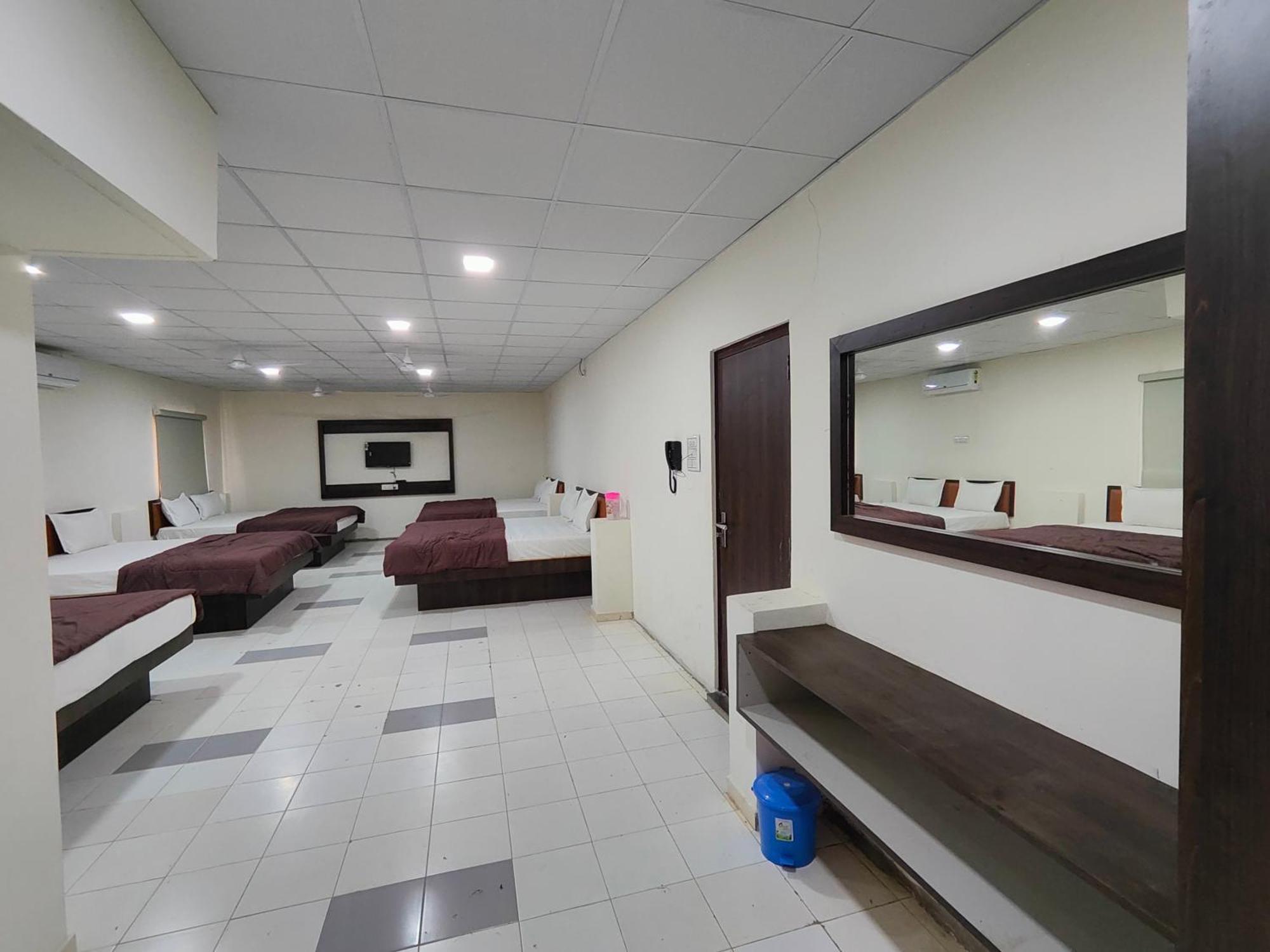 Hotel Heritage Palace Bhuj Bagian luar foto