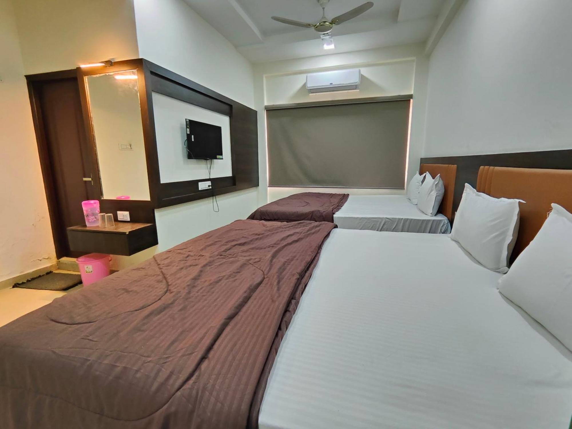 Hotel Heritage Palace Bhuj Bagian luar foto