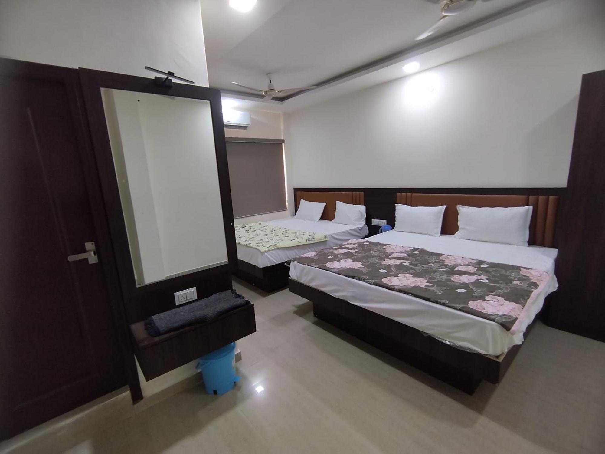 Hotel Heritage Palace Bhuj Bagian luar foto