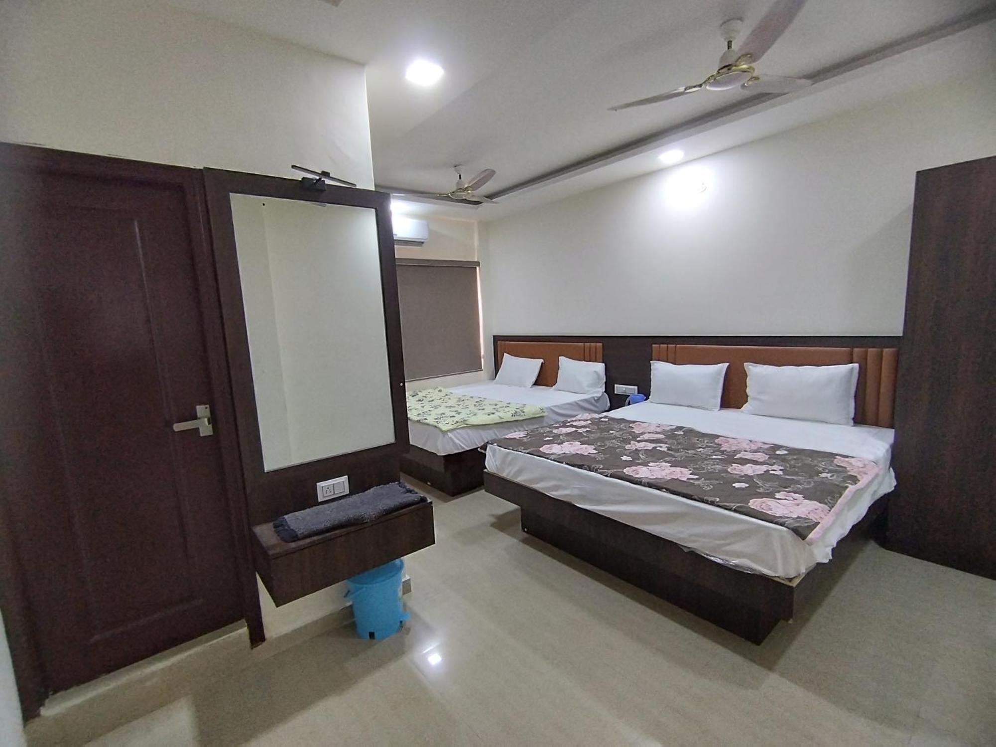 Hotel Heritage Palace Bhuj Bagian luar foto