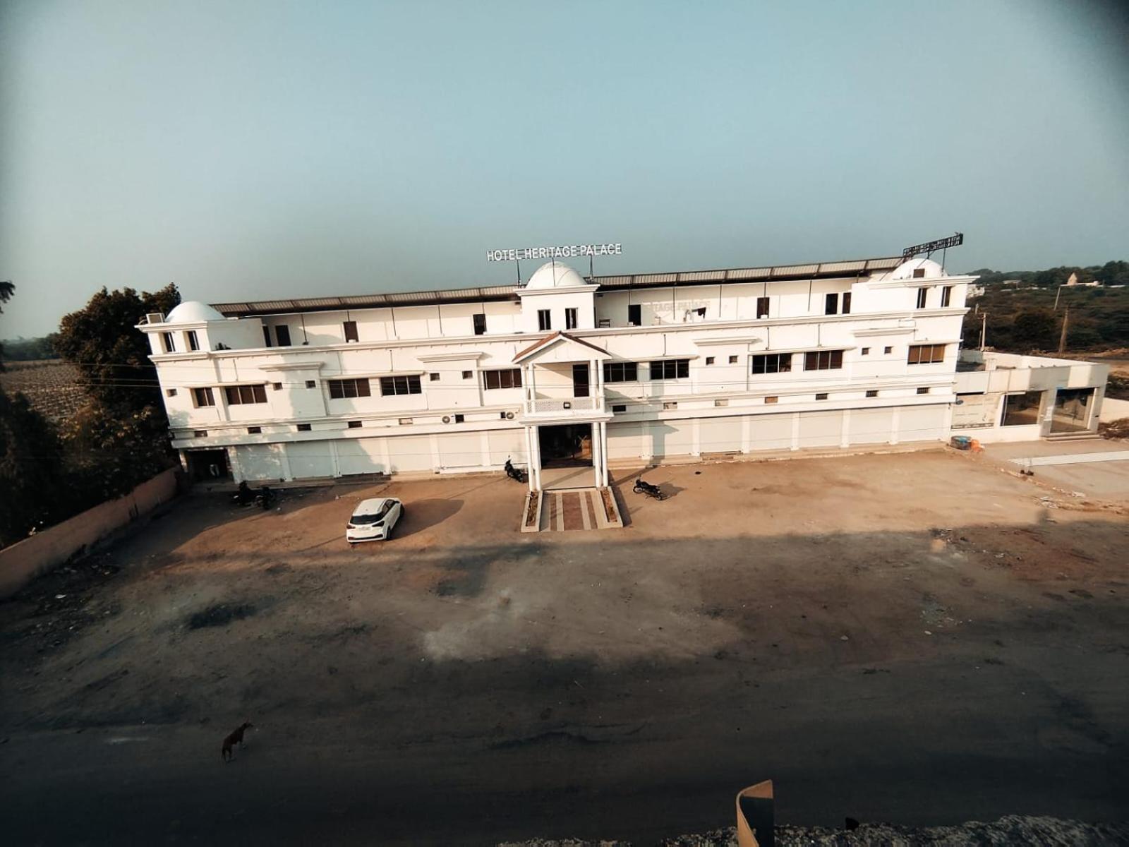 Hotel Heritage Palace Bhuj Bagian luar foto